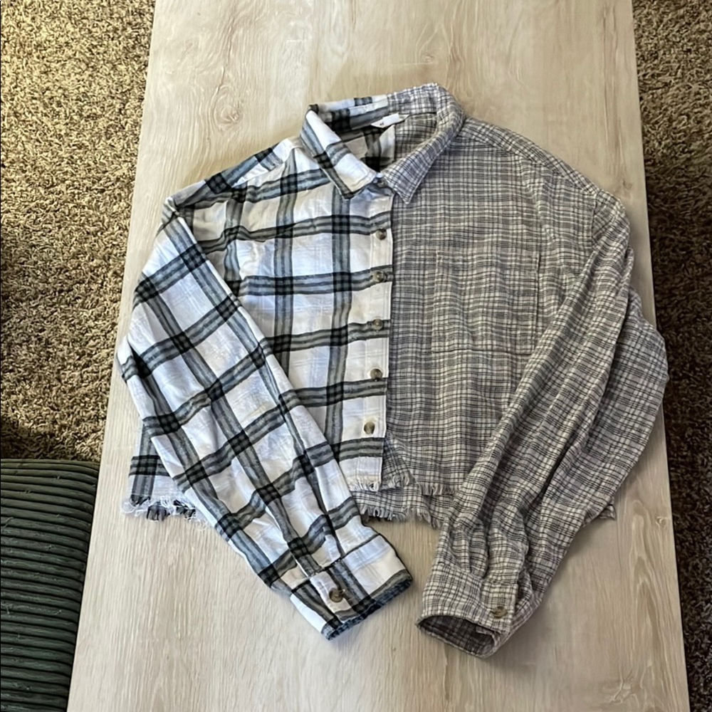 Aeropostale Blue and Gray Crop Top with Unique Design